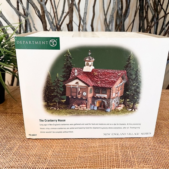 Department 56 New England Village The Cranberry House 56.56627 With Box - Picture 2 of 11